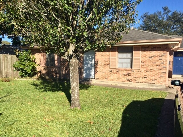 719 and 717 Edenborn - 717 Edenborn Ave