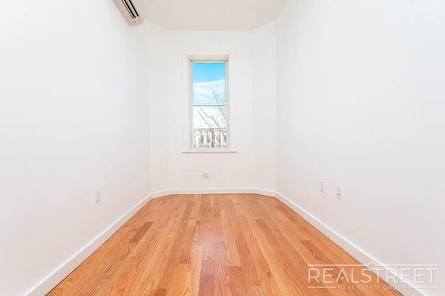 Foto del edificio - Troutman Street