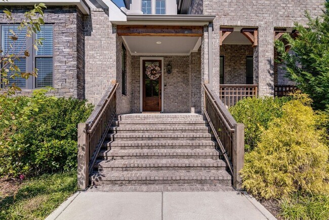 Foto del edificio - Dream home in the heart of Belle Meade, located on a private dead-end street!