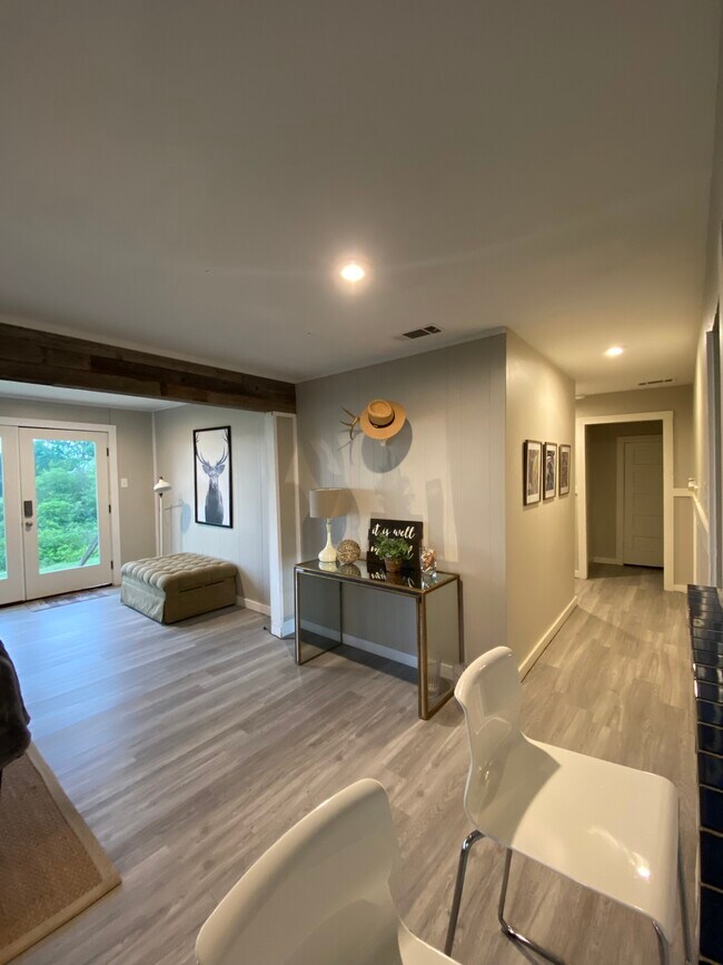 Foto del edificio - 4016 Leila Ln