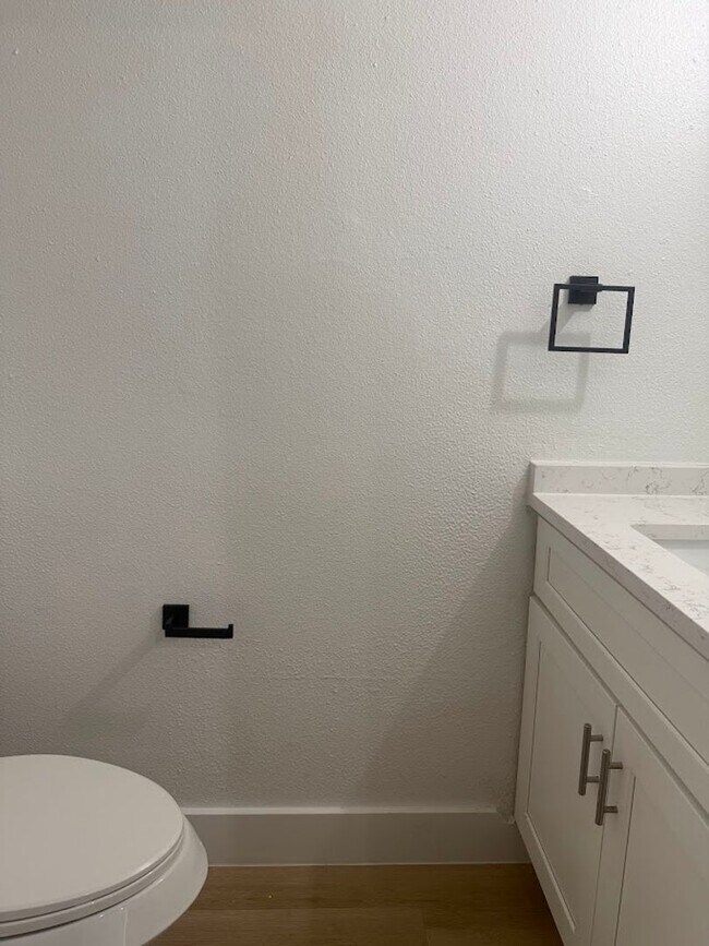 Foto del edificio - River Crossing Townhome - Brand New Finish Out
