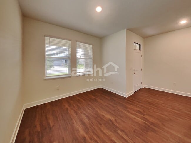 Building Photo - 33943 Thyme Dr