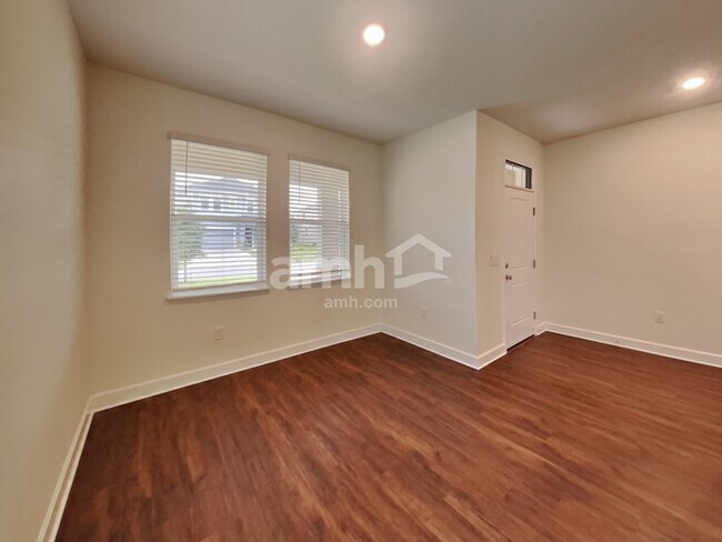 Foto del edificio - 33943 Thyme Dr