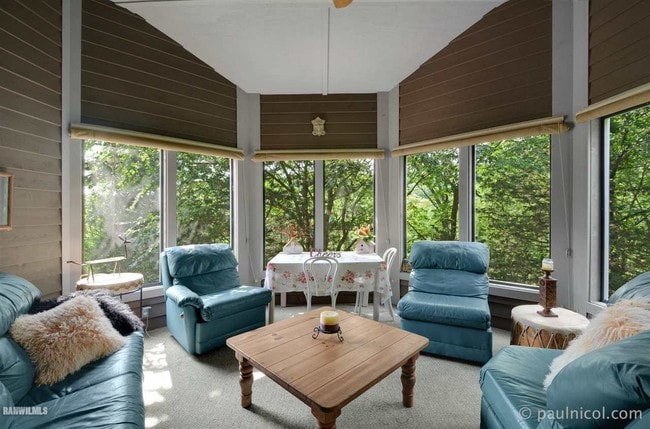Foto del edificio - 1 Deer Hollow Run
