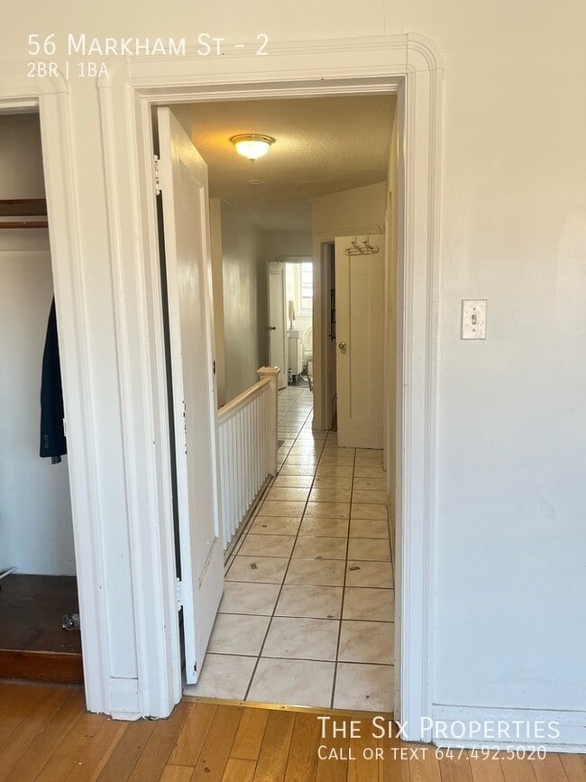 Building Photo - 2 Bedroom Queen West / Trinity Bellwoods bright apartment - new reno bathroom