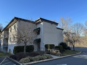 Building Photo - 7 Rockford Rd