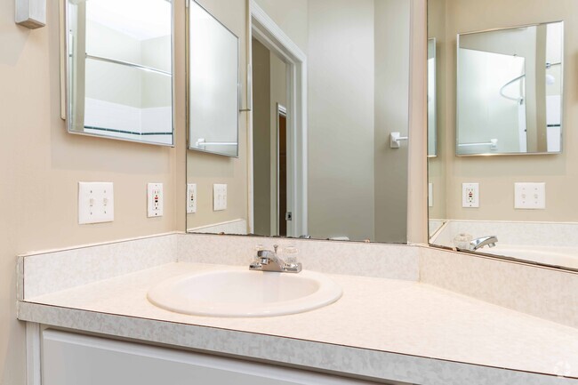 1BR, 1BA - 796SF - Bathroom - Gorden Farms Luxury Condominiums