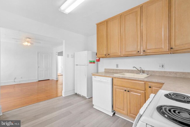 Building Photo - 502 Park Ave