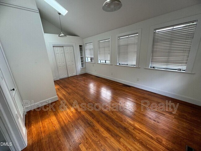 Foto del edificio - 3129 Stanhope Ave