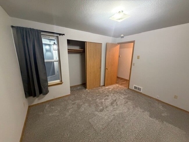 Foto del edificio - Charming home surrounded by farmlands