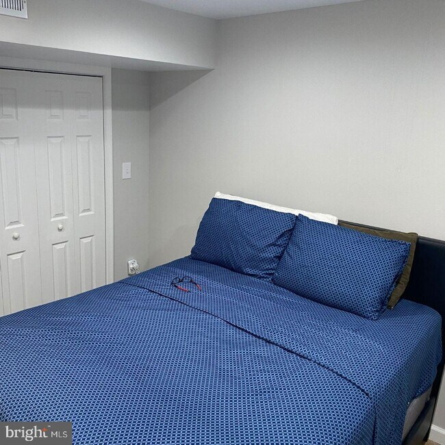 13144 Quail Creek Ln, Fairfax, VA 22033 Room for Rent in Fairfax, VA