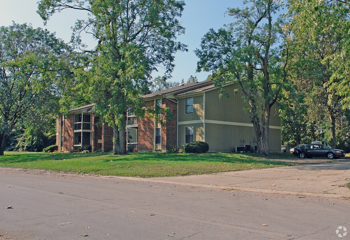Building Photo - Riverwood Apartments