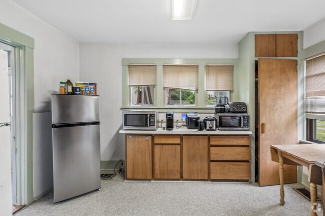 4BR, 1.5BA - 1,900SF - Kitchen - West Shore Apartments - 105