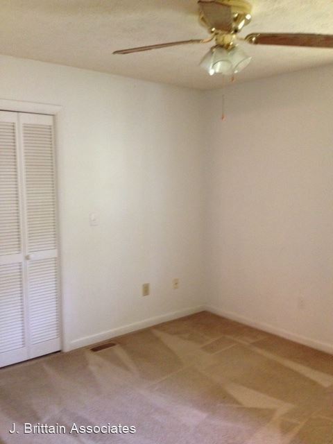 Building Photo - 3 br, 1.5 bath House - 591 Angel Drive, S