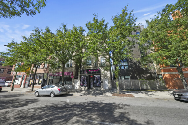 Building Photo - 1056 N Ashland Ave