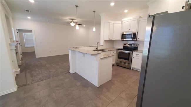 Building Photo - 702 Obsidian Ct
