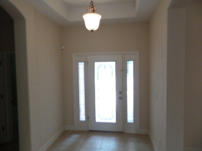 Building Photo - Hunters Ridge Beauty