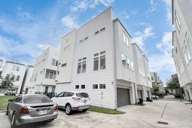 Building Photo - 1315 Nagle St