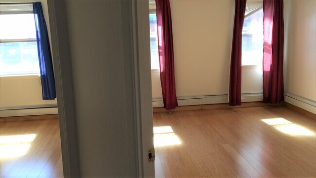 Foto del edificio - 2128 E 70th St
