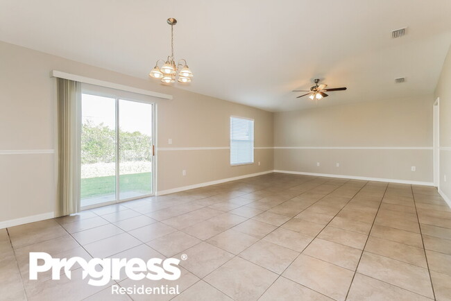 Foto del edificio - 1637 Climbing Dayflower Dr