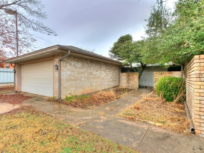 Photo - Charming Duplex! House