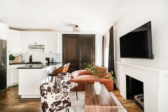 Building Photo - 10 5th Ave