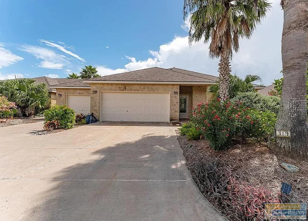 Primary Photo - 39 Torrey Pines Dr