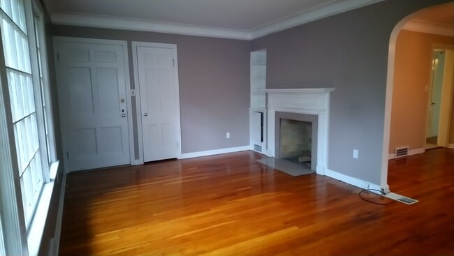 living room - 2400 Ashurst Rd
