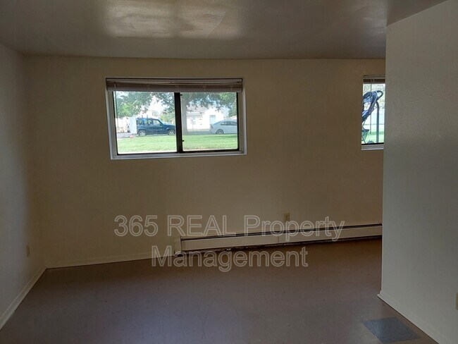 Building Photo - 212 14th St