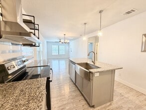 Building Photo - 707 S Olive St