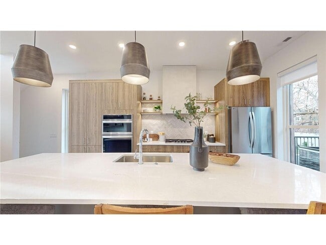 Building Photo - 4 West Dr