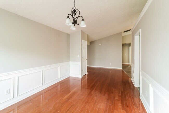 Building Photo - 320 Ballyshannon Dr