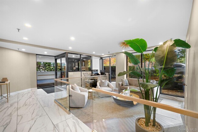 Foto del edificio - 141 Great Neck Rd