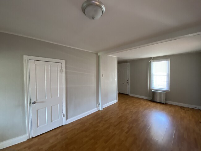 Building Photo - 324 N Franklin St