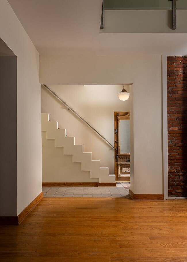 Foto del edificio - Stunning Union Hill Brownstone with Modern...