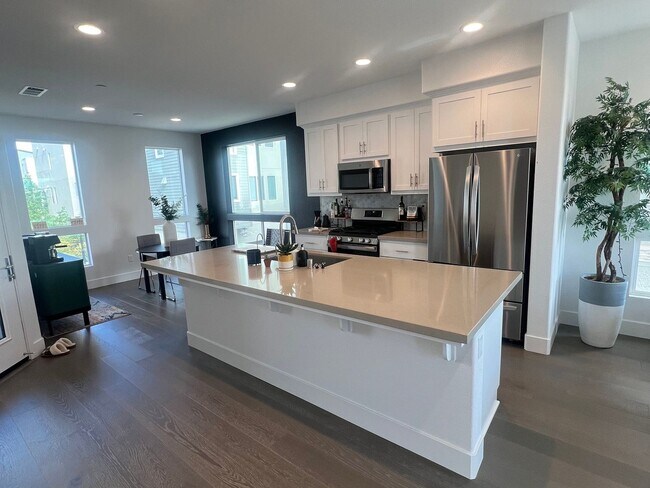 Foto del edificio - 2 Bedroom Condo in Richmond's Recreational...