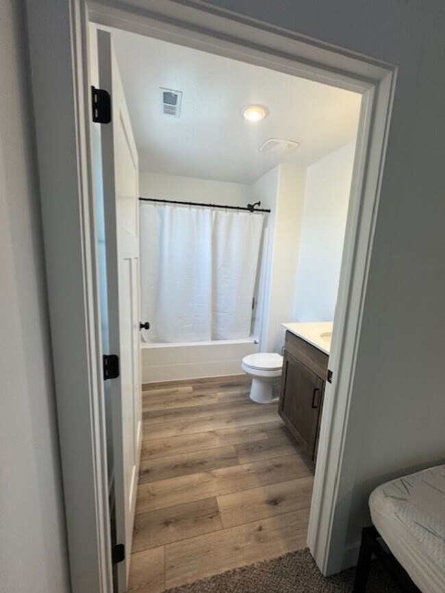 Foto del edificio - Room for Rent