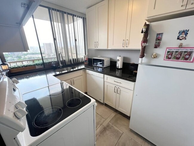 Building Photo - Newly Renovated Gem in Makiki