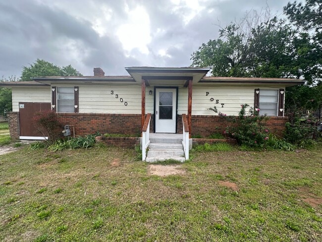 Building Photo - 4 Bed, 2 Bath, 2 dInng, 2 Living