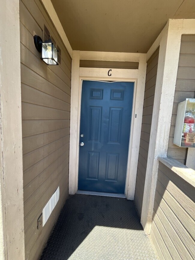 Building Photo - "Charming 2-Bedroom Multiplex with Cozy Fi...