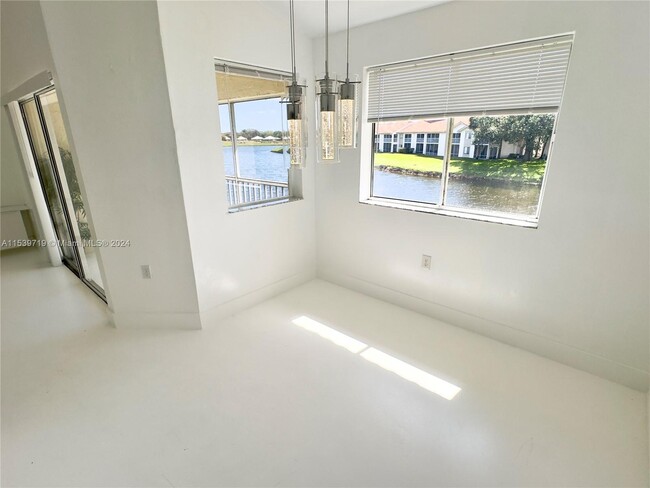 Building Photo - 6203 Glenmoor Dr