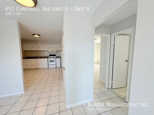 Building Photo - SPACIOUS 2 BED/1 BATH UNIT - WALKING DISTA...