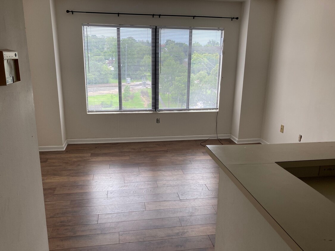 Photo - 1600 Park Cir