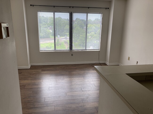 Photo - 1600 Park Cir Apartment