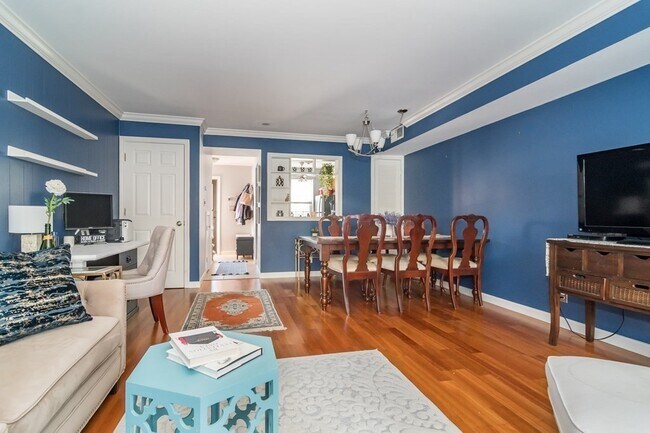 Building Photo - 1107 Windsor Dr