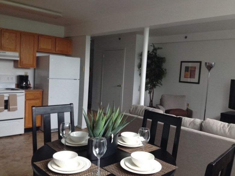 The Continental at Freehold Rentals Freehold, NJ