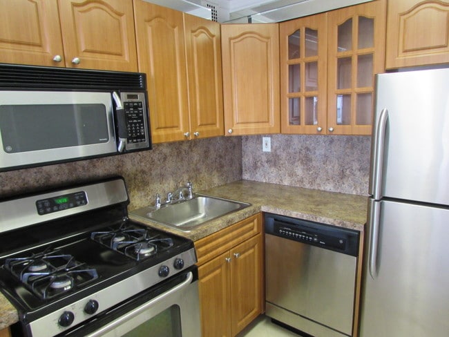 Building Photo - 285 Aycrigg Ave