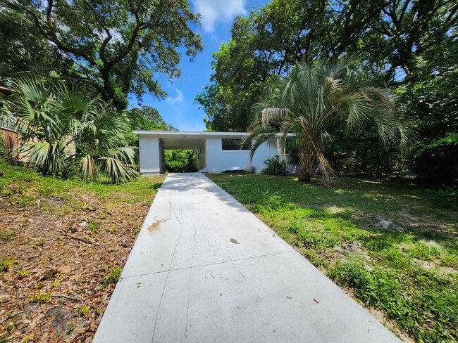 Building Photo - MOVE IN SPECIAL: Waived $350 Cleaning Fee!...
