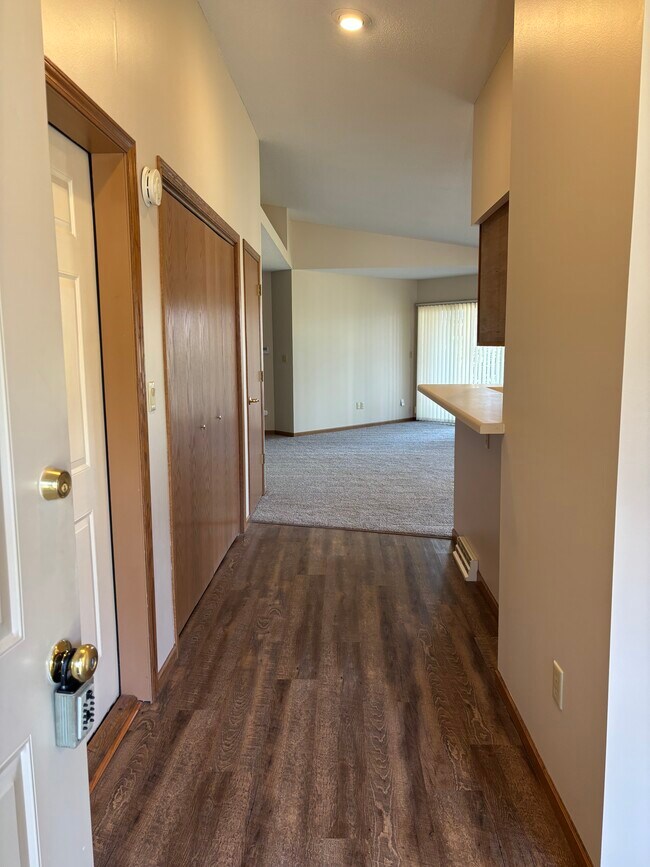 Entrada - 573 Timber Creek Cir