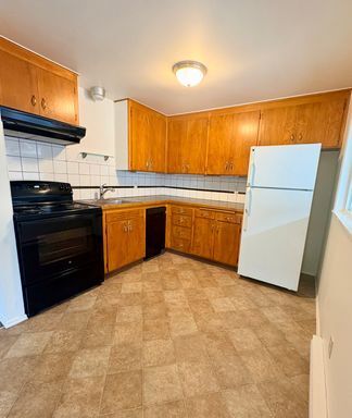 Building Photo - North Queen Anne Two Bedroom with Free Parking! $2050